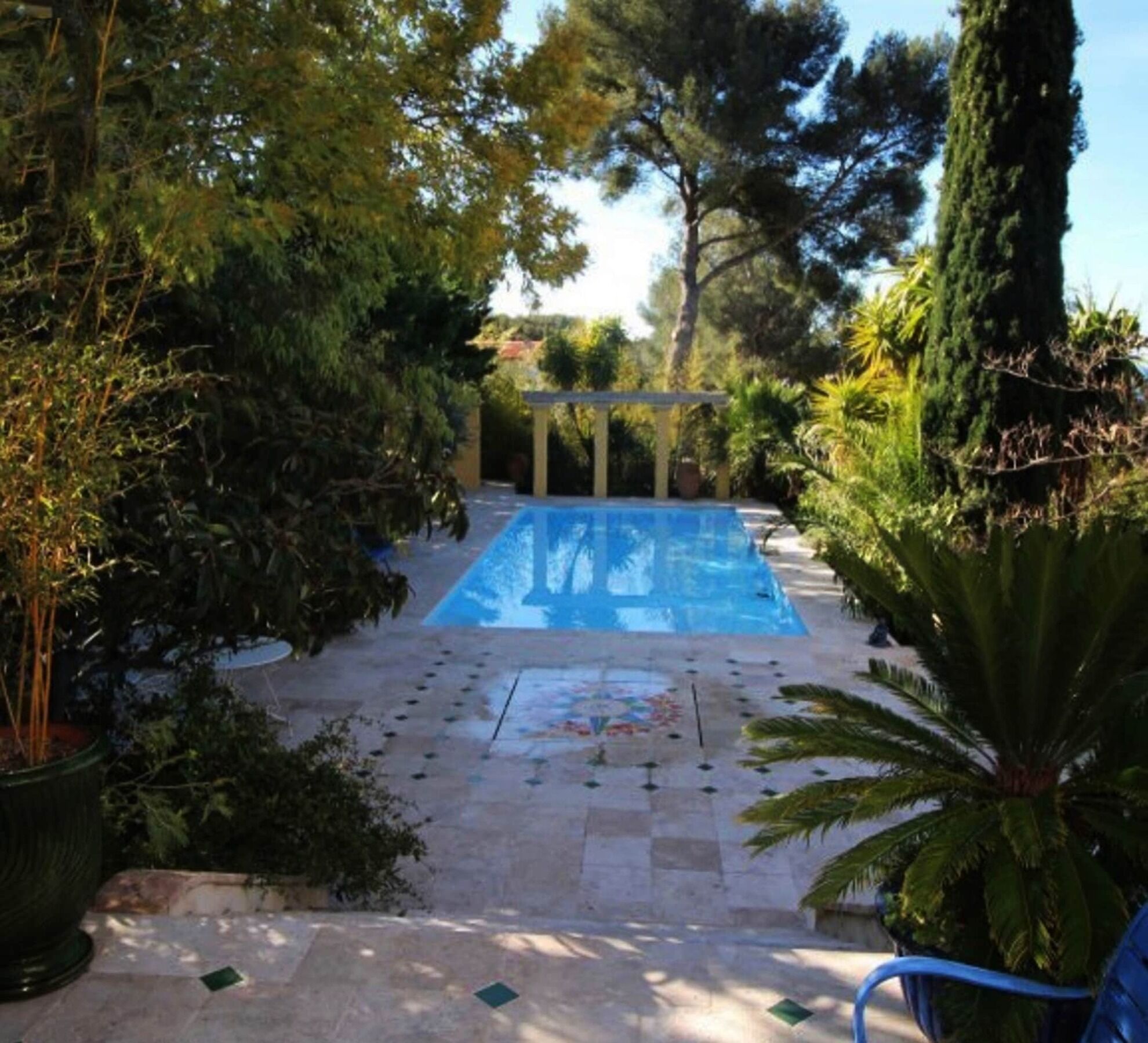 The Address Cassis